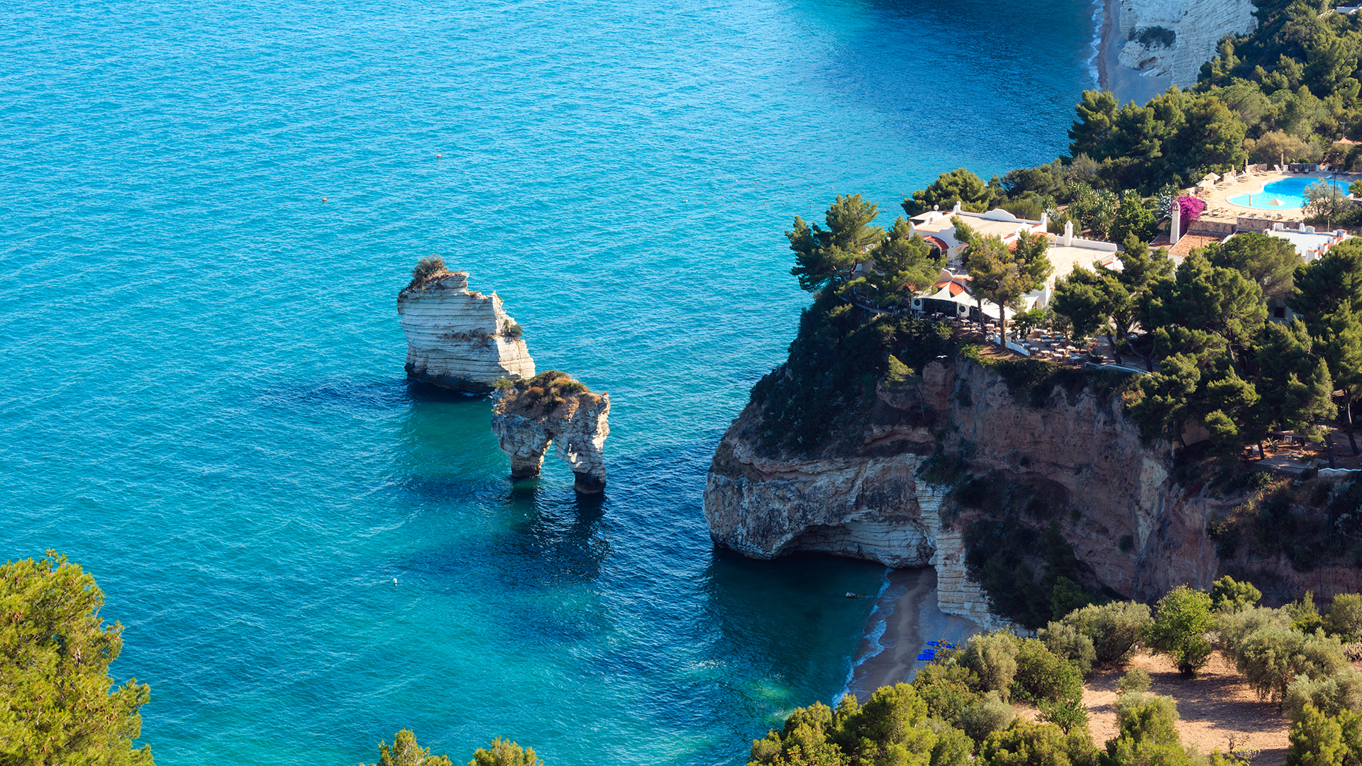 faraglioni-di-puglia-baia-delle-zagare-italy