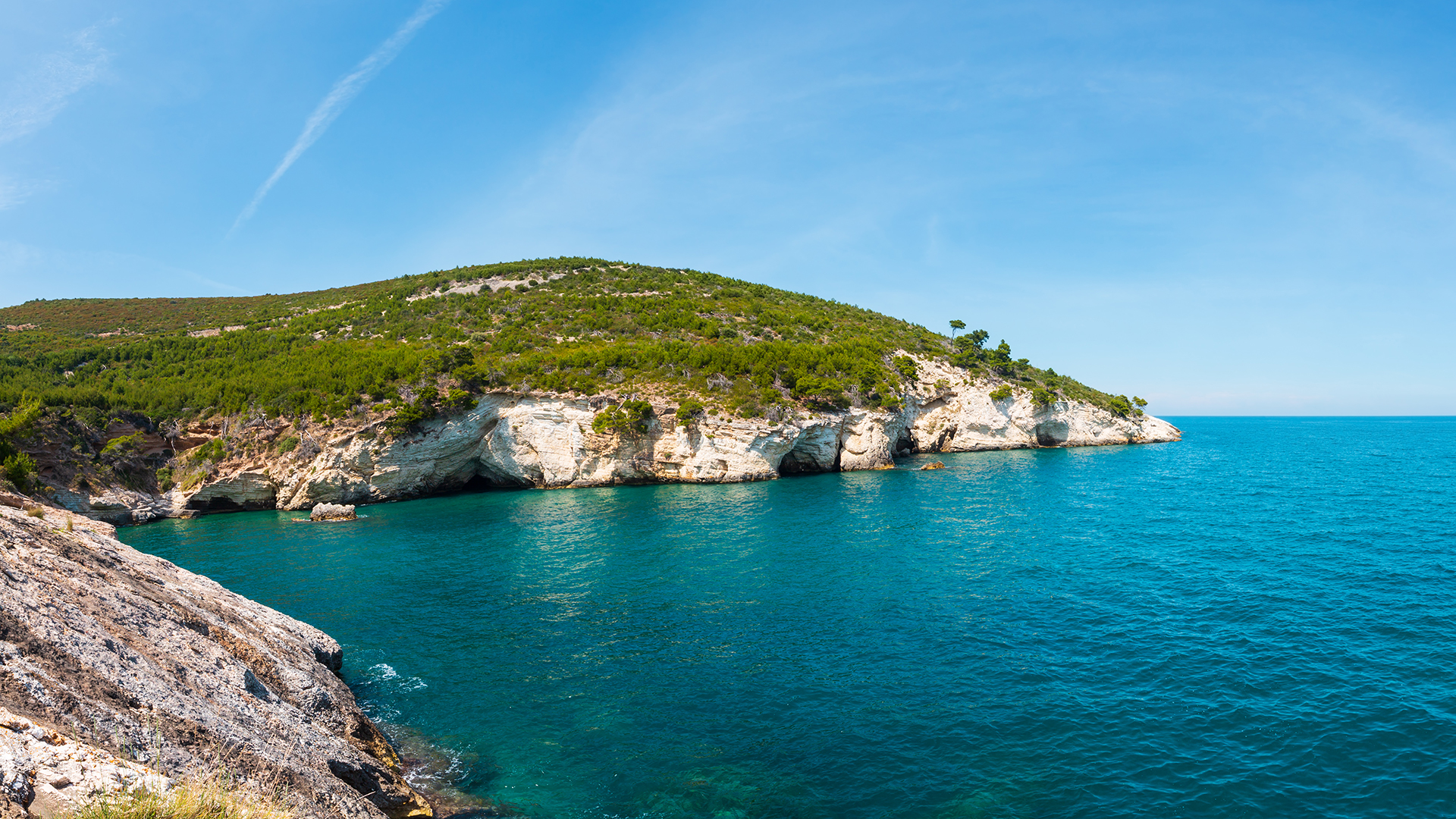 summer-rocky-sea-coast-gargano-puglia-italy